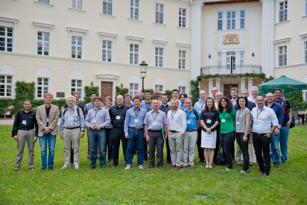 Workshop participants in front of the Schloss Lübenau (Photo: Nikolas Voigt)